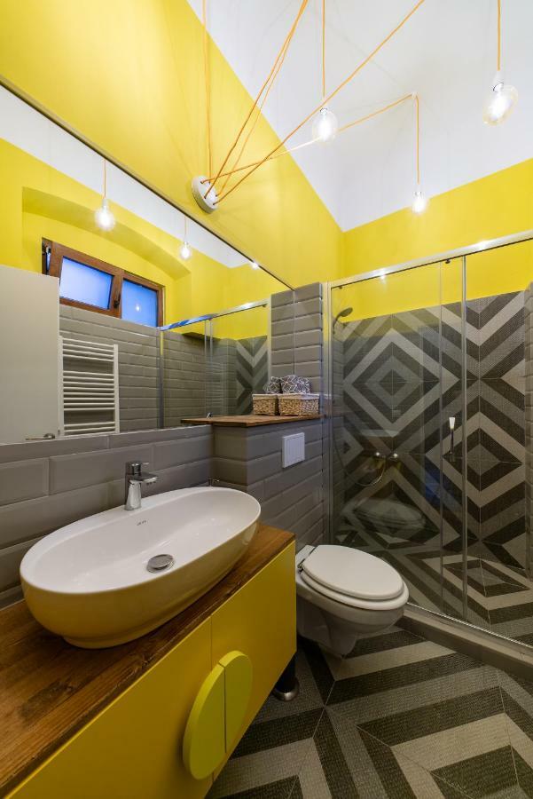 The Yellow Umbrella Studio Kaloşvar Dış mekan fotoğraf