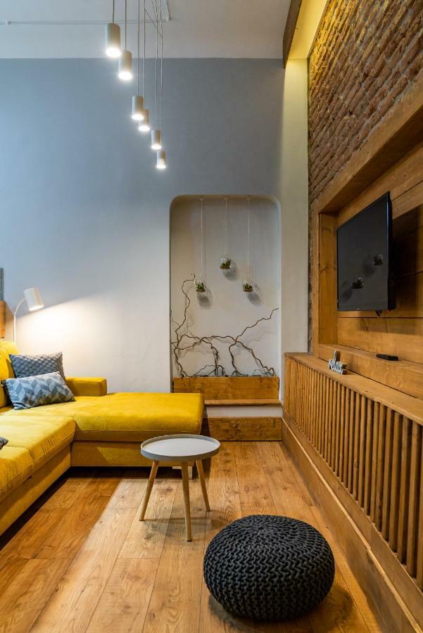 The Yellow Umbrella Studio Kaloşvar Dış mekan fotoğraf